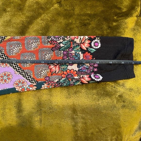 Johnny Was SZ XS Floral Paisley Moa Long Sleeve Swing Tee! - Picture 6 of 10